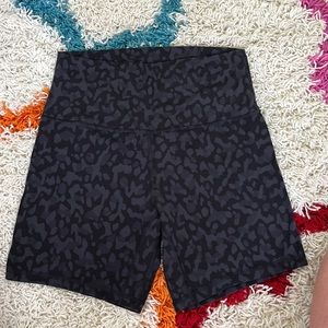 Lululemon Align high rise shorts 6” inseam, size 8
